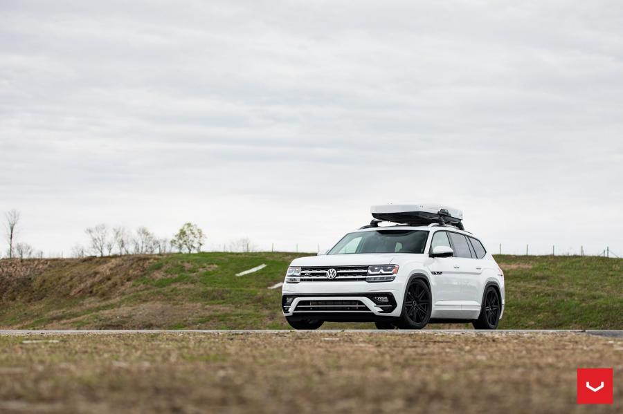  Volkswagen Atlas R-Line on Vossen Wheels (CV10) 2019 года  (фото 19 из 53)